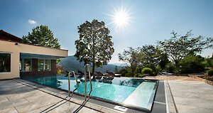 Poollandschaft im Burghotel Sterr